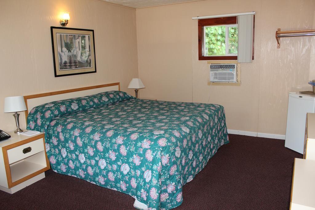 Flamingo Resort On Lake George Diamond Point Exterior photo